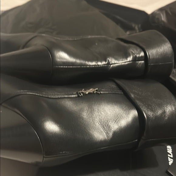 Yves Saint Laurent - Picture 15 of 16